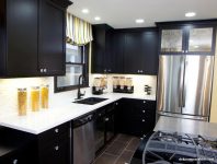 Küçük Mutfaklarda Siyah Mutfak Dolabı